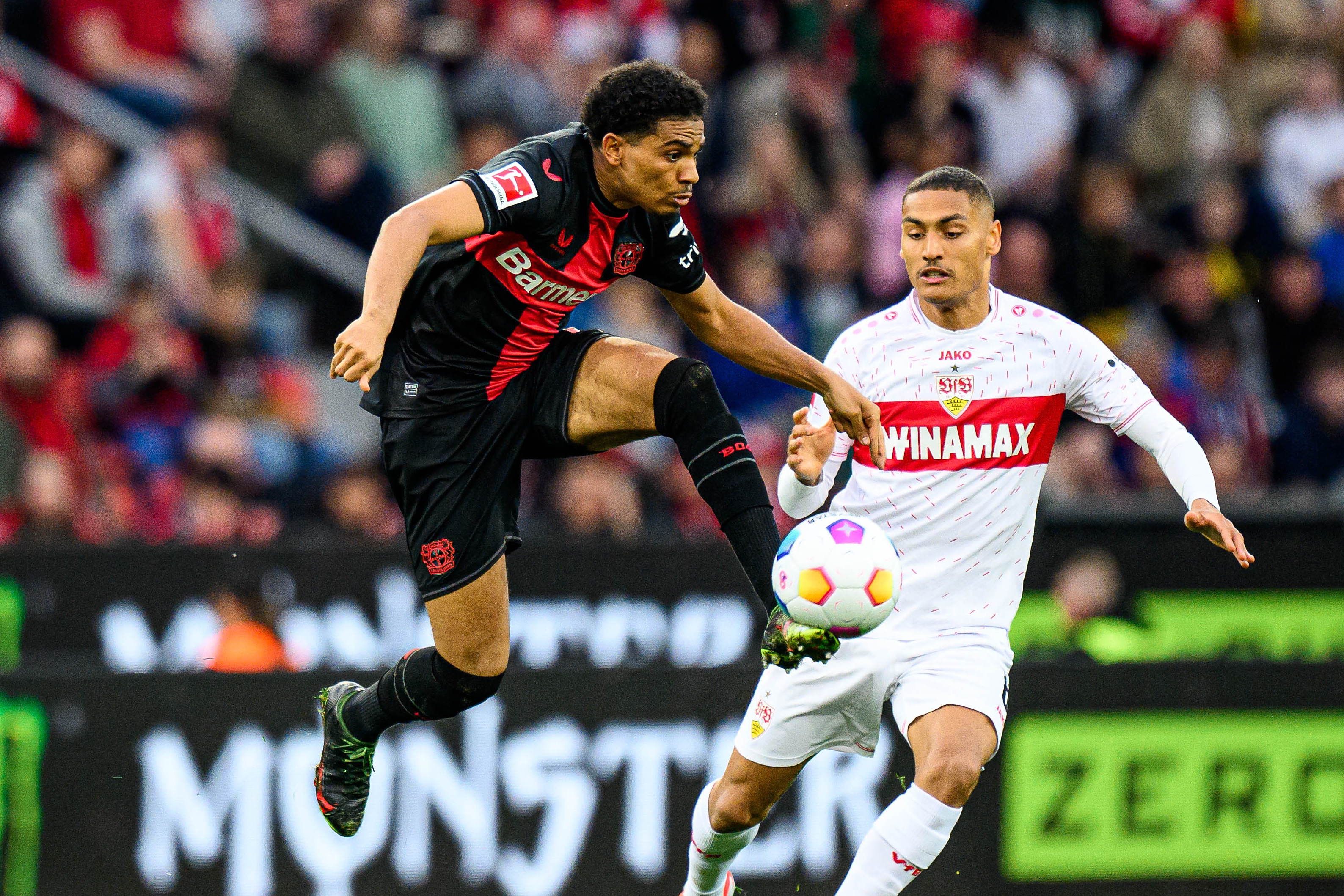 德国完胜勒沃库森，莱万点燃赛场