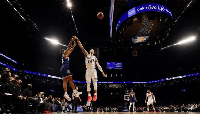 76人碾压篮网，布克刷新纪录