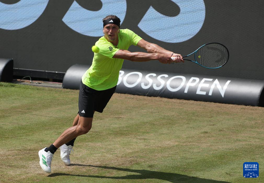 日本网球队完胜美国网球队，兹维列夫关键制胜