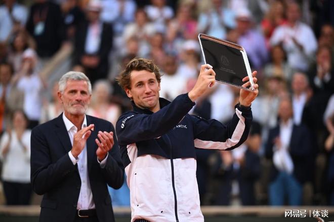 温网鏖战年终总决赛,鲁德带队取胜 温网鏖战年终总决赛,鲁德带队取胜