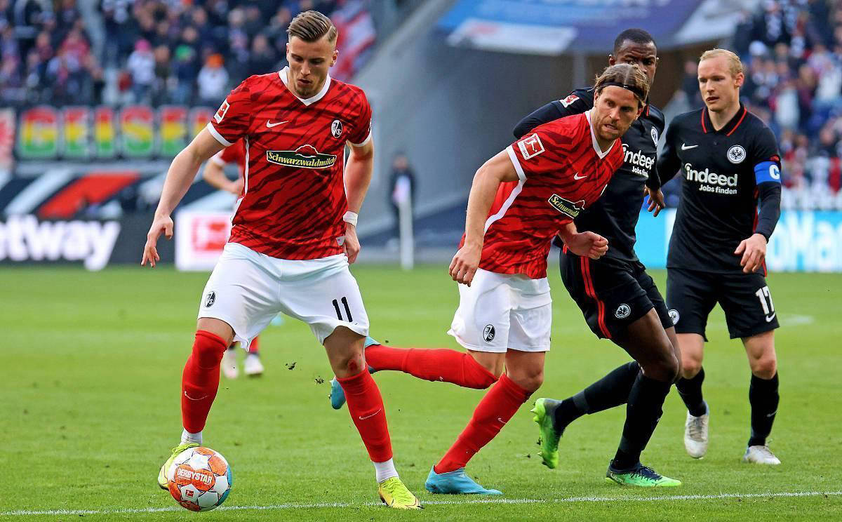 弗赖堡队新援发挥出色，助球队脱离保级困境