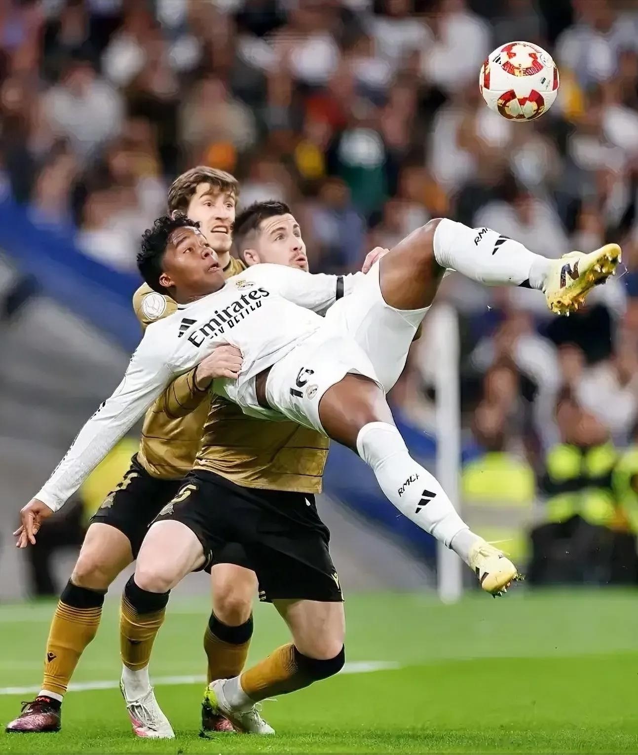 皇马击败比利亚雷亚尔,实现主场三连胜 皇马击败比利亚雷亚尔,实现主场三连胜