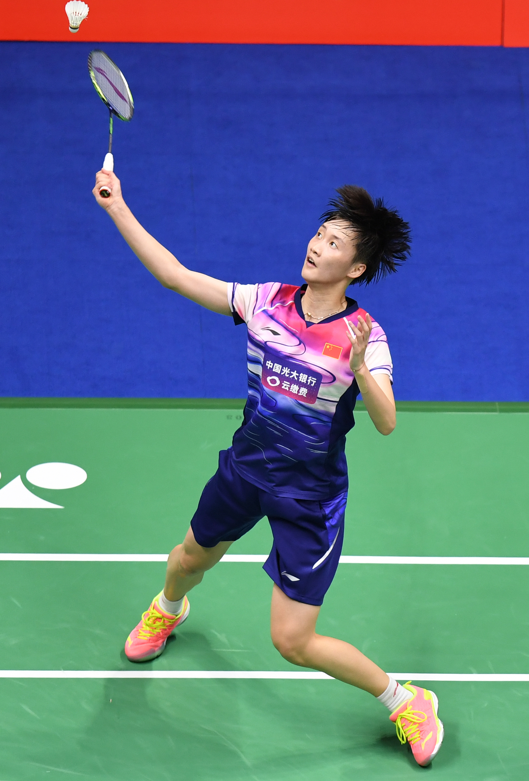 印度羽毛球选手冲刺领先，奔向胜利