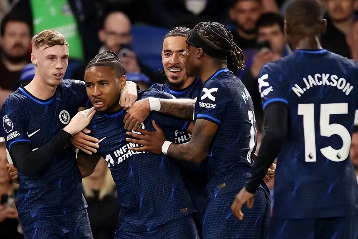 曼城逆袭战胜热刺，继续走向榜首