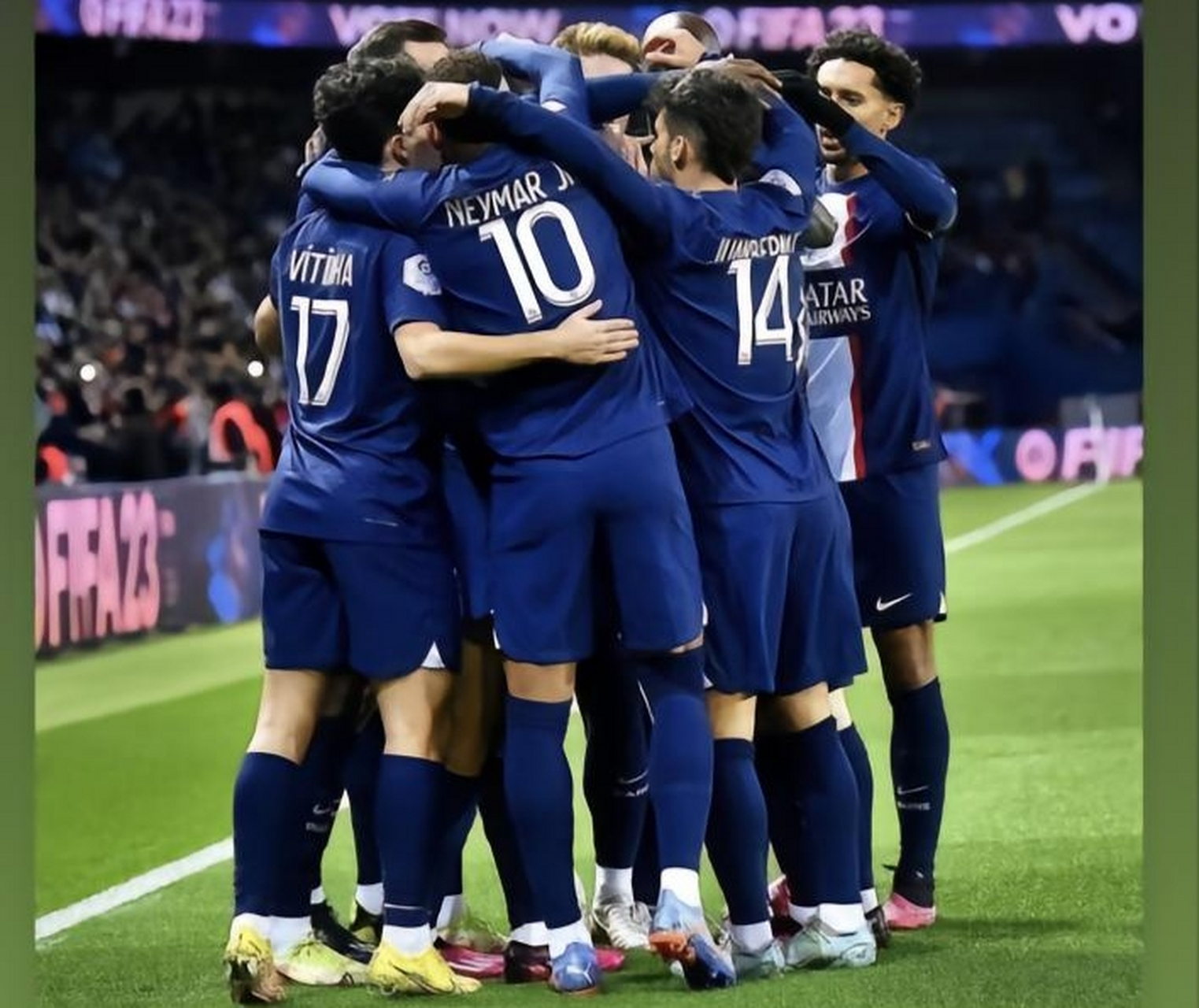 法甲比赛关键之战，球队争夺胜利手足悬挂