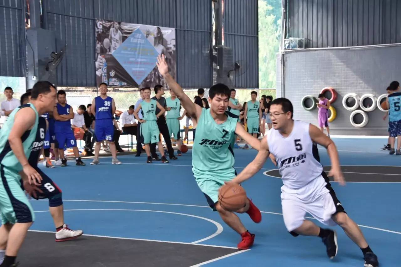 雄狮队连胜湖人队,晋级西部半决赛 雄狮队连胜湖人队,晋级西部半决赛