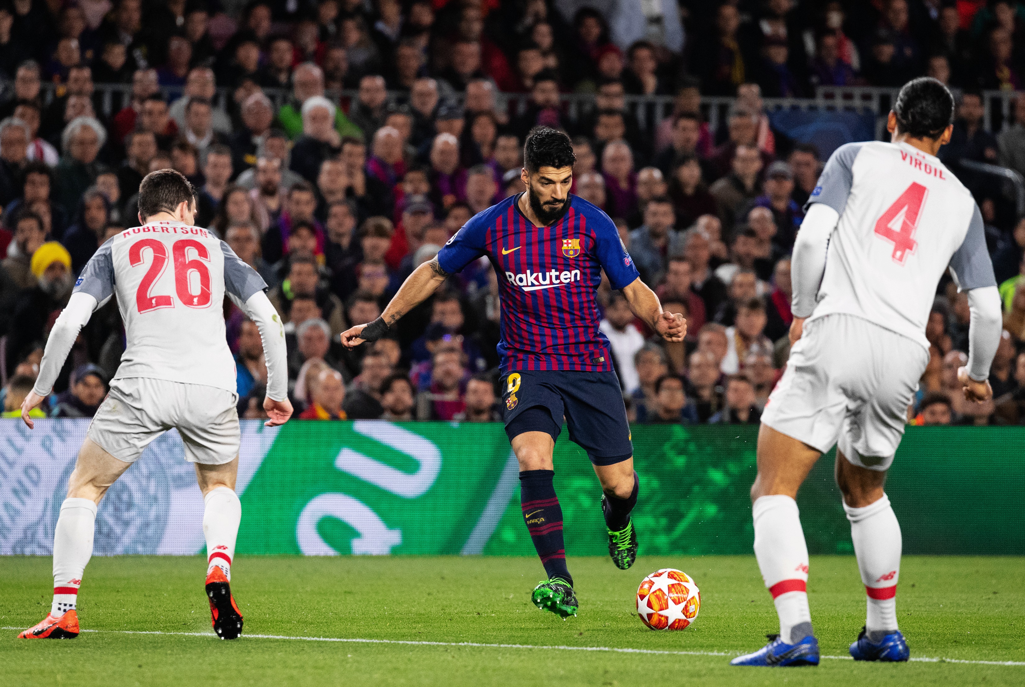 巴萨强势阿根廷，苏亚雷斯高光表现