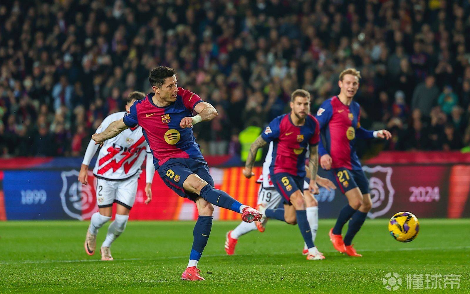 巴萨进攻火力全开,势不可挡 巴萨进攻火力全开,势不可挡
