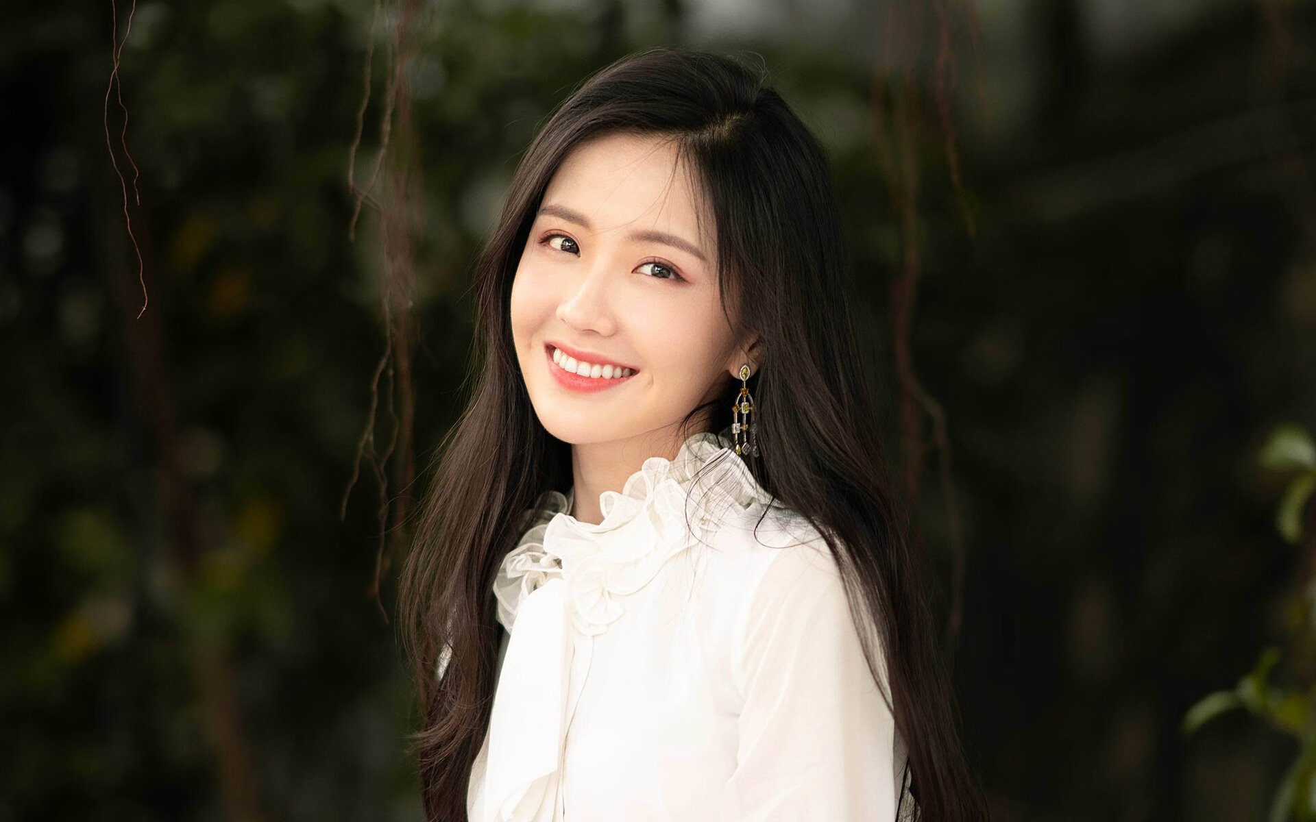 赛道与球场，当F1争冠焦点战遇上凯尔特人火力压制广东队