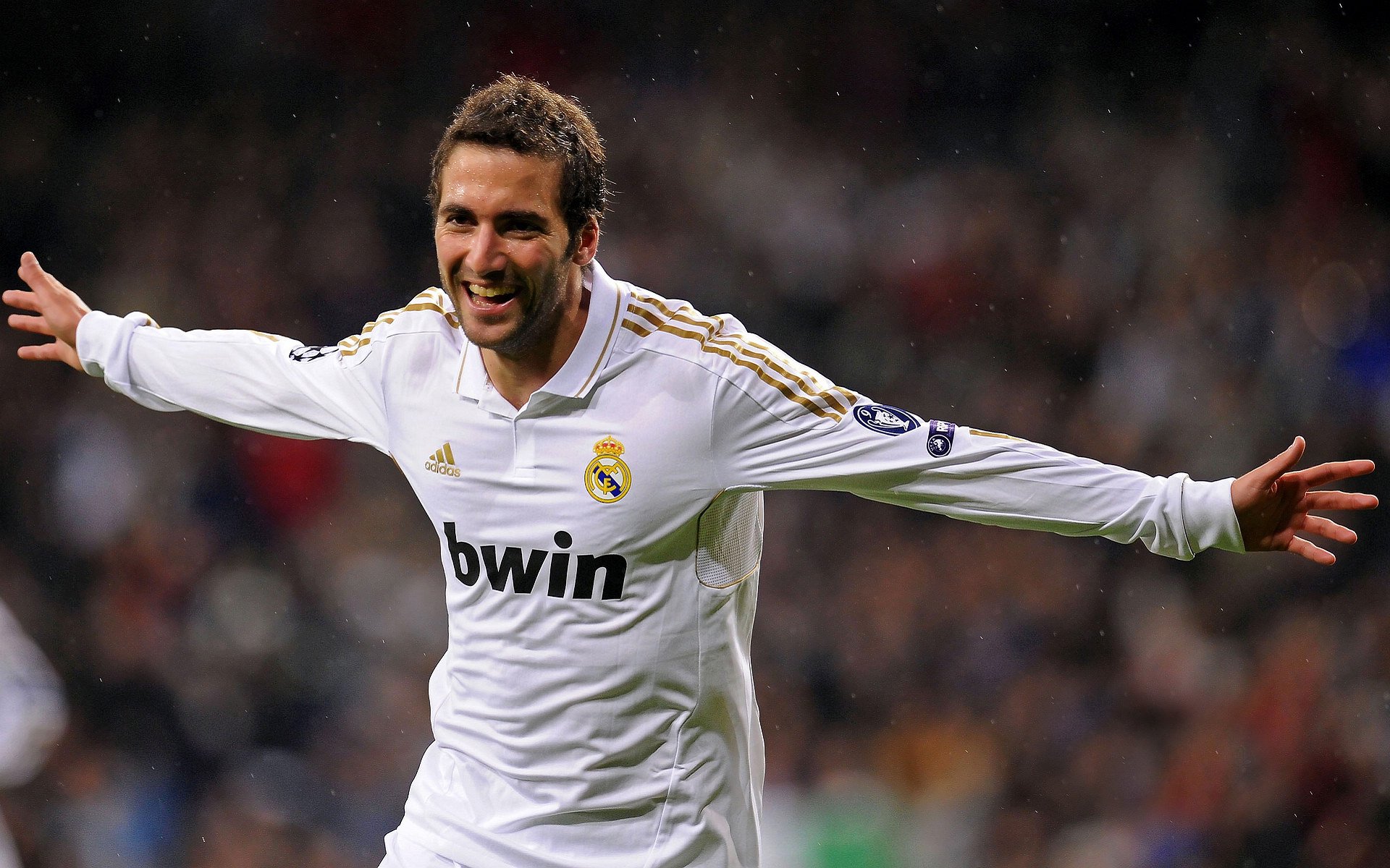 跨界传奇，当山西险胜爵士，詹姆斯在英超接管比赛