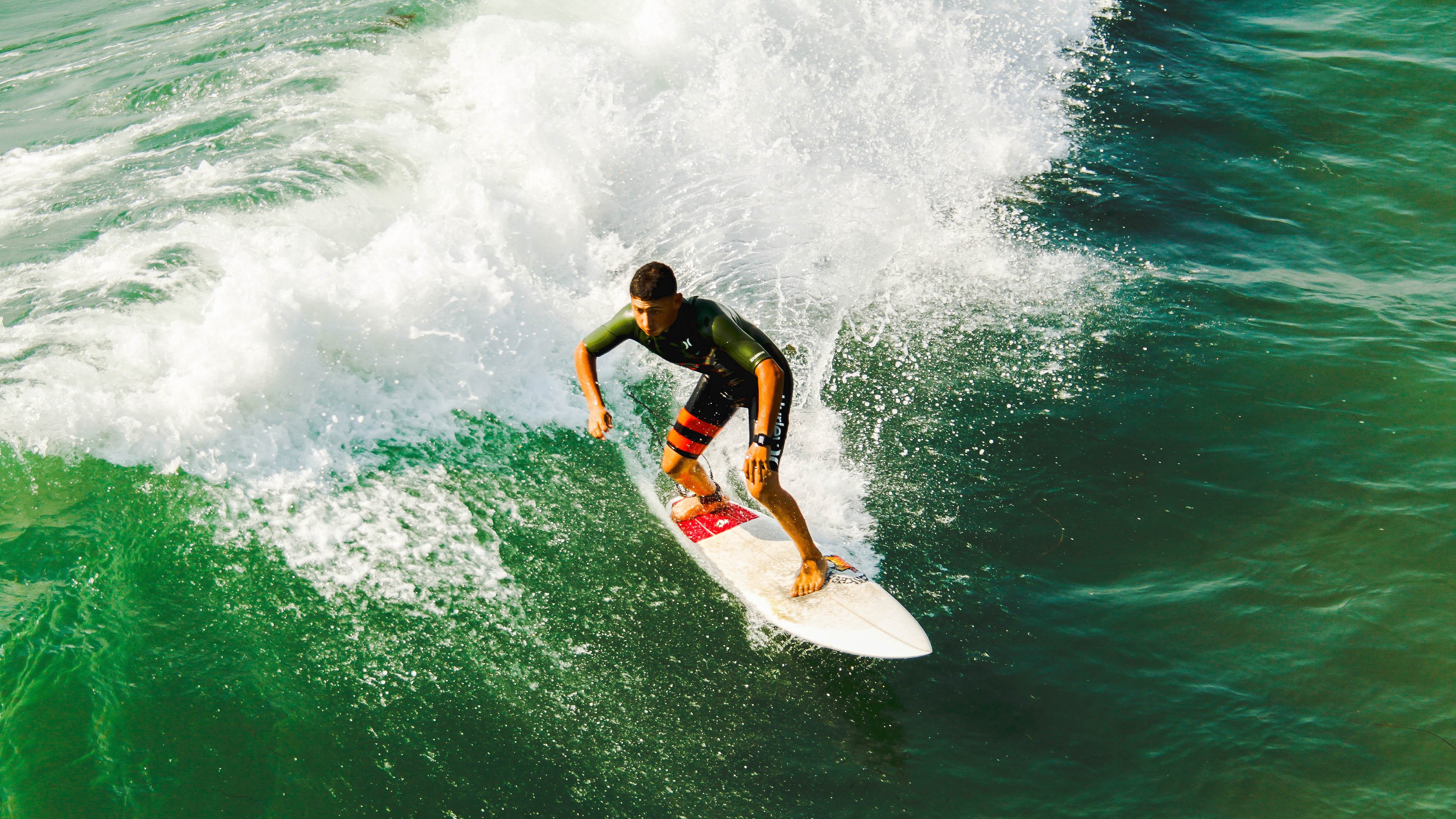 赛道与绿茵场，当F1引擎轰鸣遇见塞内加尔雄狮咆哮
