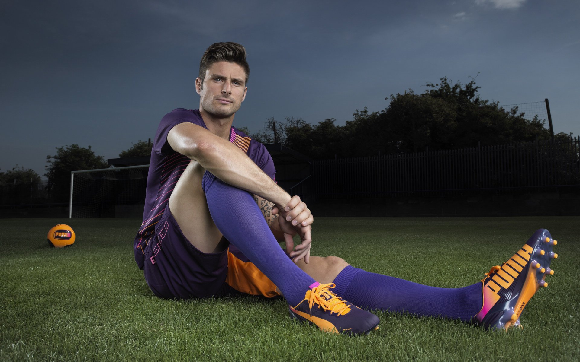 阿斯顿马丁轻取迈凯伦，拉塞尔惊艳四座，一场技术与勇气的双重胜利